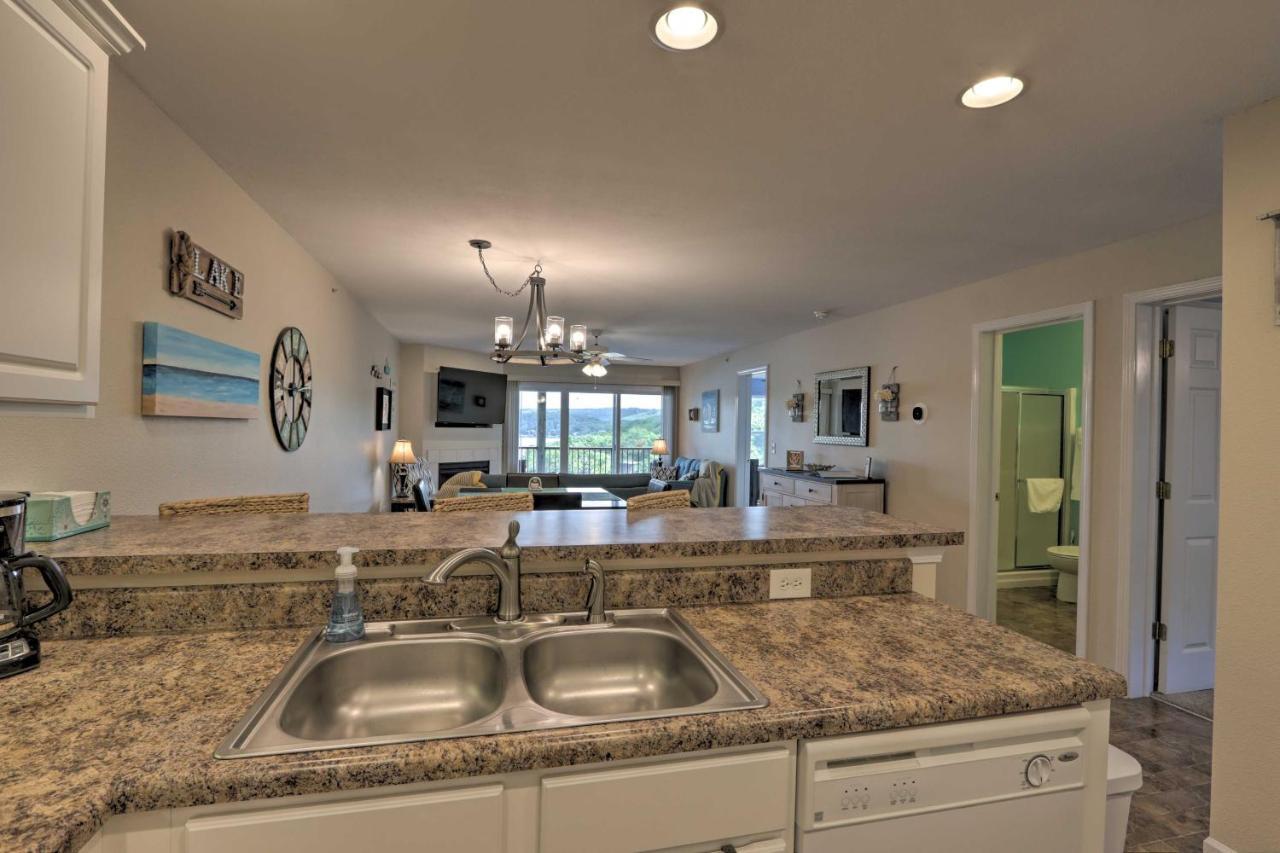 The Lake Escape With Balcony And Pool Access! Camdenton Εξωτερικό φωτογραφία