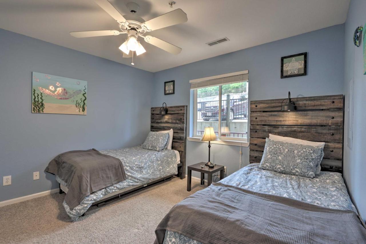The Lake Escape With Balcony And Pool Access! Camdenton Εξωτερικό φωτογραφία