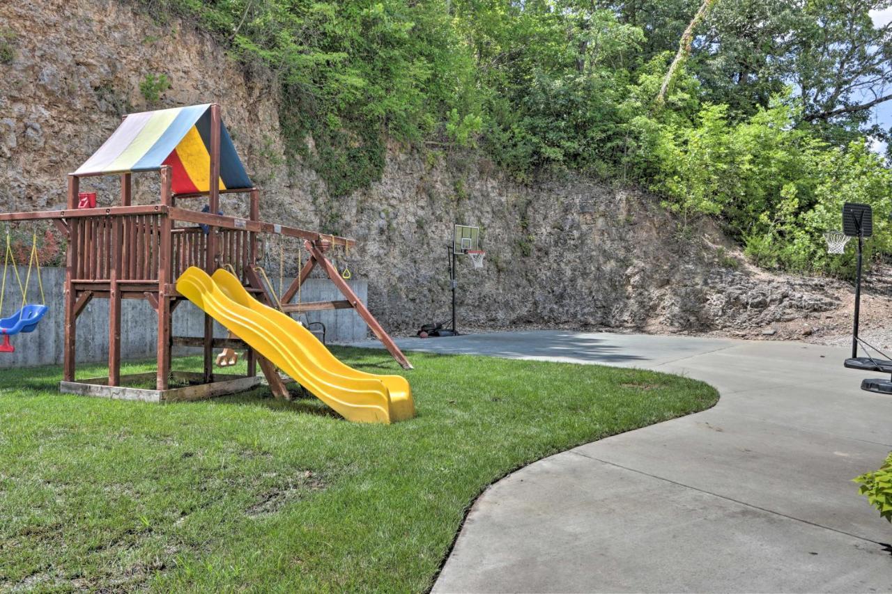 The Lake Escape With Balcony And Pool Access! Camdenton Εξωτερικό φωτογραφία